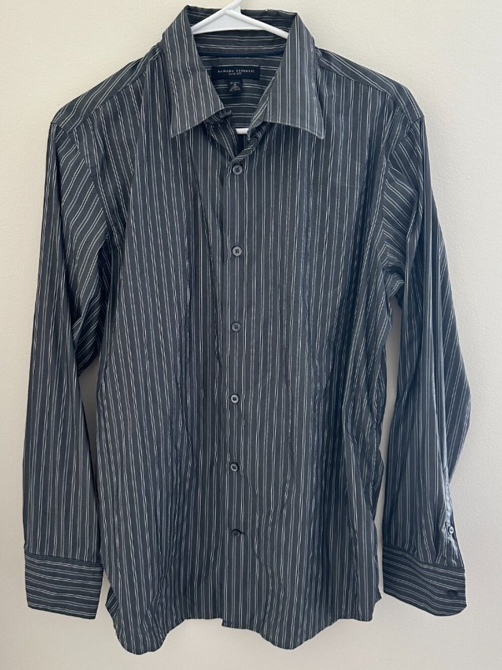 The Banana Republic Men's Long Sleeve Button Down Gray 15-15 1/2 Dress Shirt M